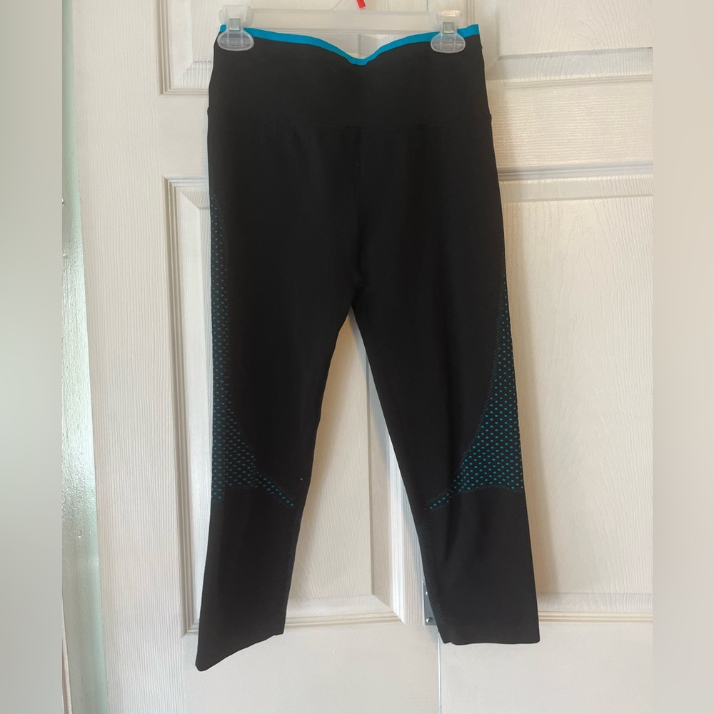 be inspired Capri Leggings Size M